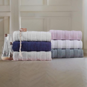 Luxurious SaaSoh Apogee Collection bath towels in soft, plush fabric with elegant design and high-quality craftsmanship.
