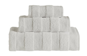 Ivory bath towel from SaaSoh Apogee Collection Luxury Towels, showcasing soft, plush fabric and elegant design.
