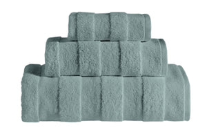 Luxury SaaSoh Apogee Collection bath towel in mineral blue with plush, soft fabric for a premium bathroom look.
