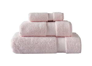 Set of three SaaSoh Klassic Collection bath towels in Candy color, soft and plush for luxurious bathroom comfort.