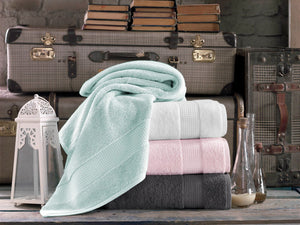 Soft white Milano Collection bath towel by SaaSoh, showing plush fabric and elegant design perfect for luxurious bathroom use.